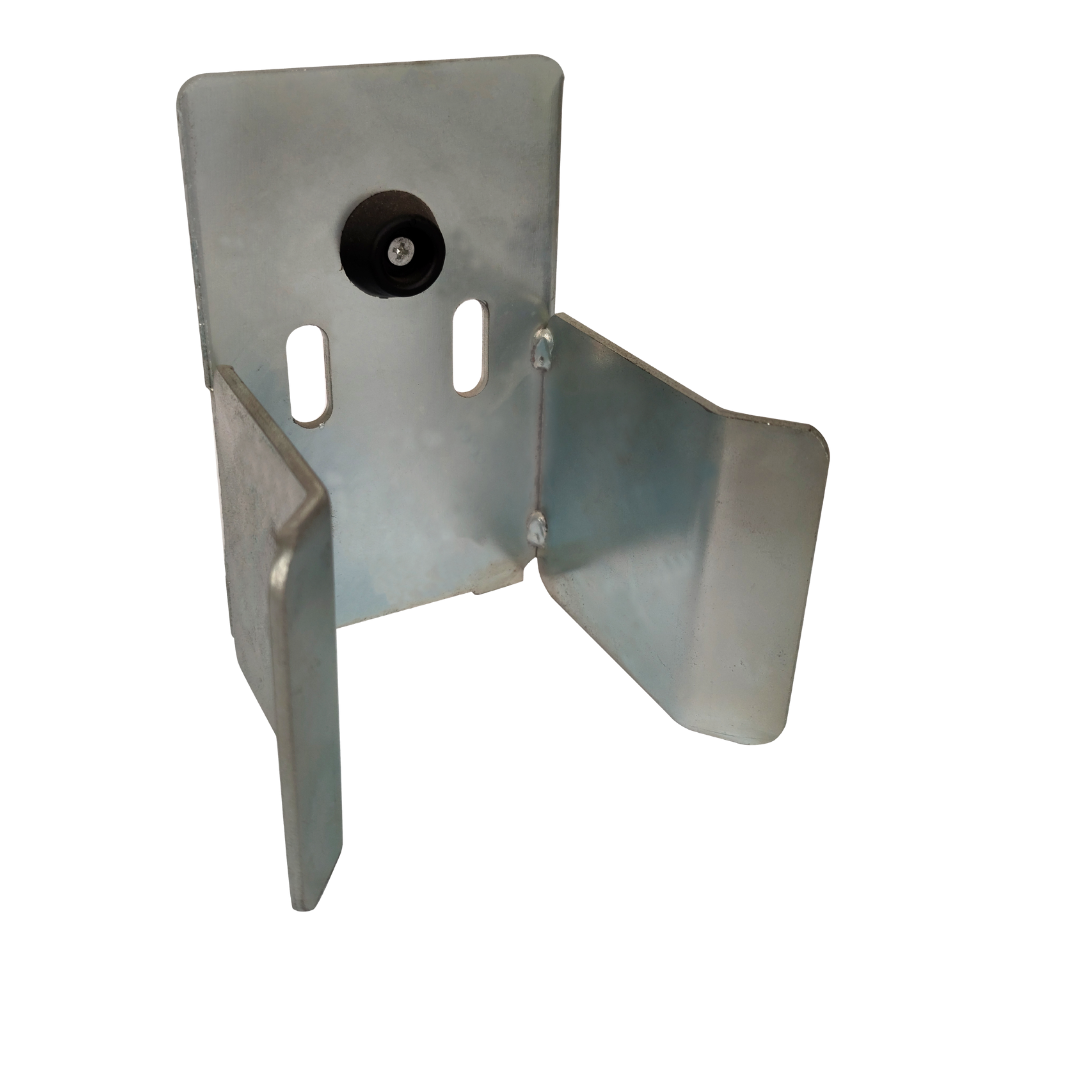 Sliding gate closing end catcher without Top plate